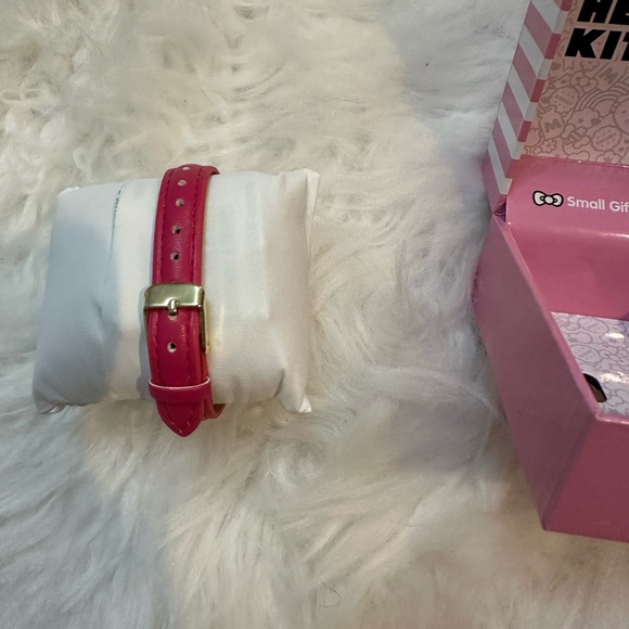 NIB Hello Kitty watch - Picture 3 of 4